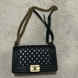chanel boy bag